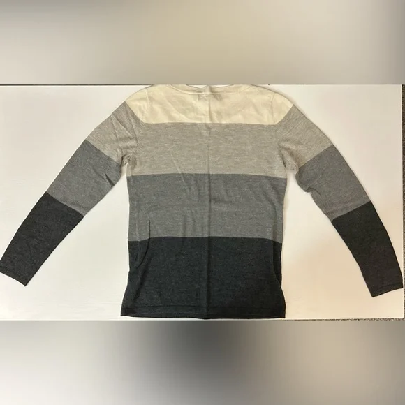 Two Banana Republic Sweaters - Picture 5 of 7